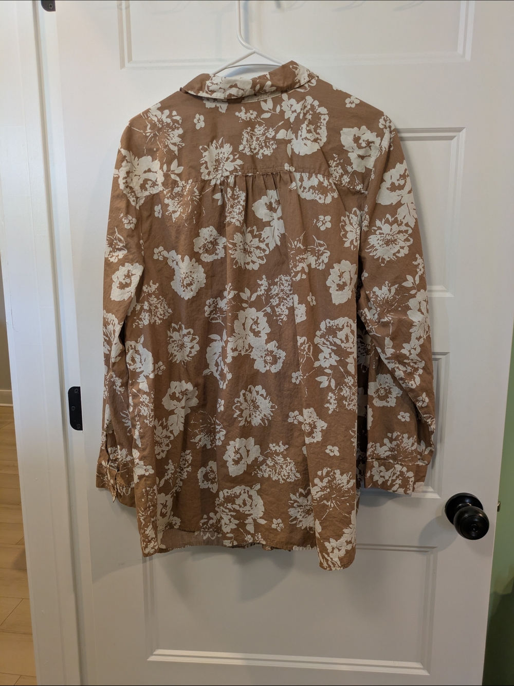 🔴 3/$15 Roaman's Tan and White Floral Button-Down Shirt - Picture 9 of 12
